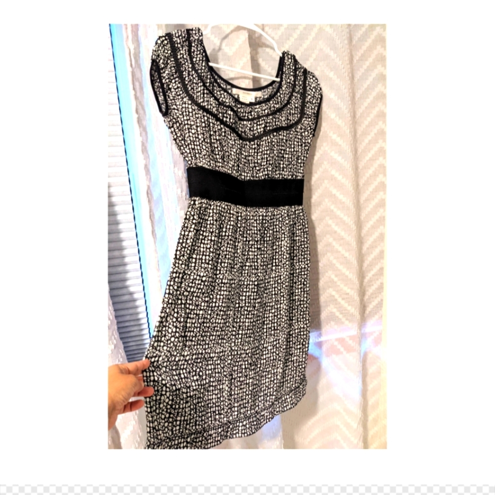 Knee length cap sleeve dress